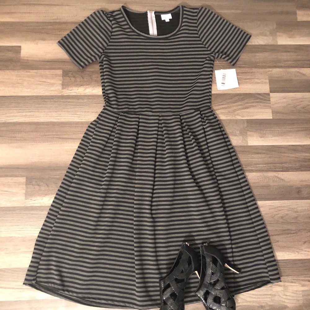 NWT LULAROE LLR Amelia Dress Size Large